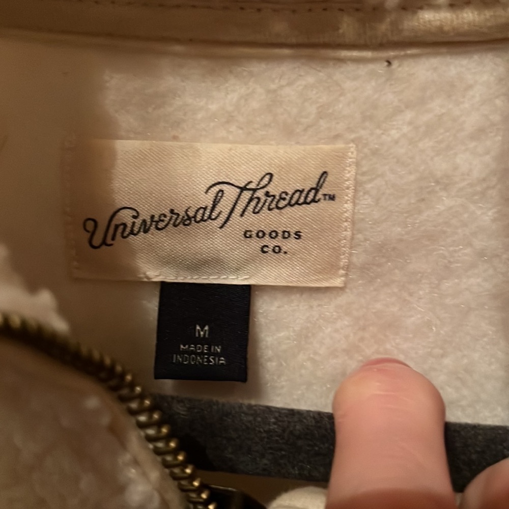Universal Thread Fleece - Picture 3 of 4